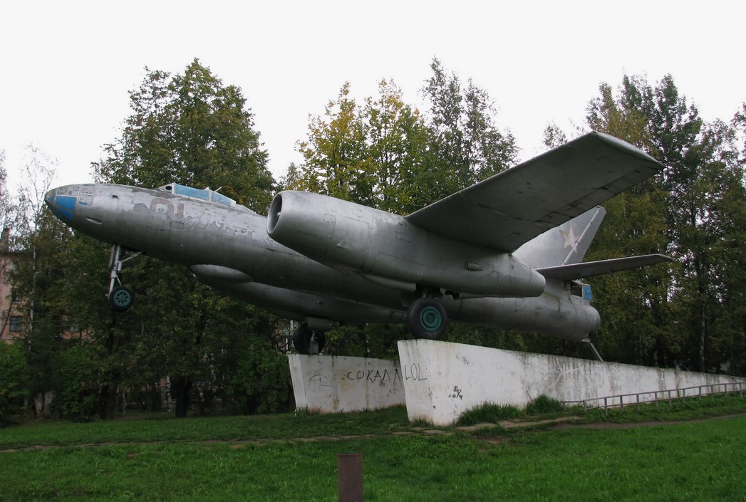 Самолёт-памятник Ил-28